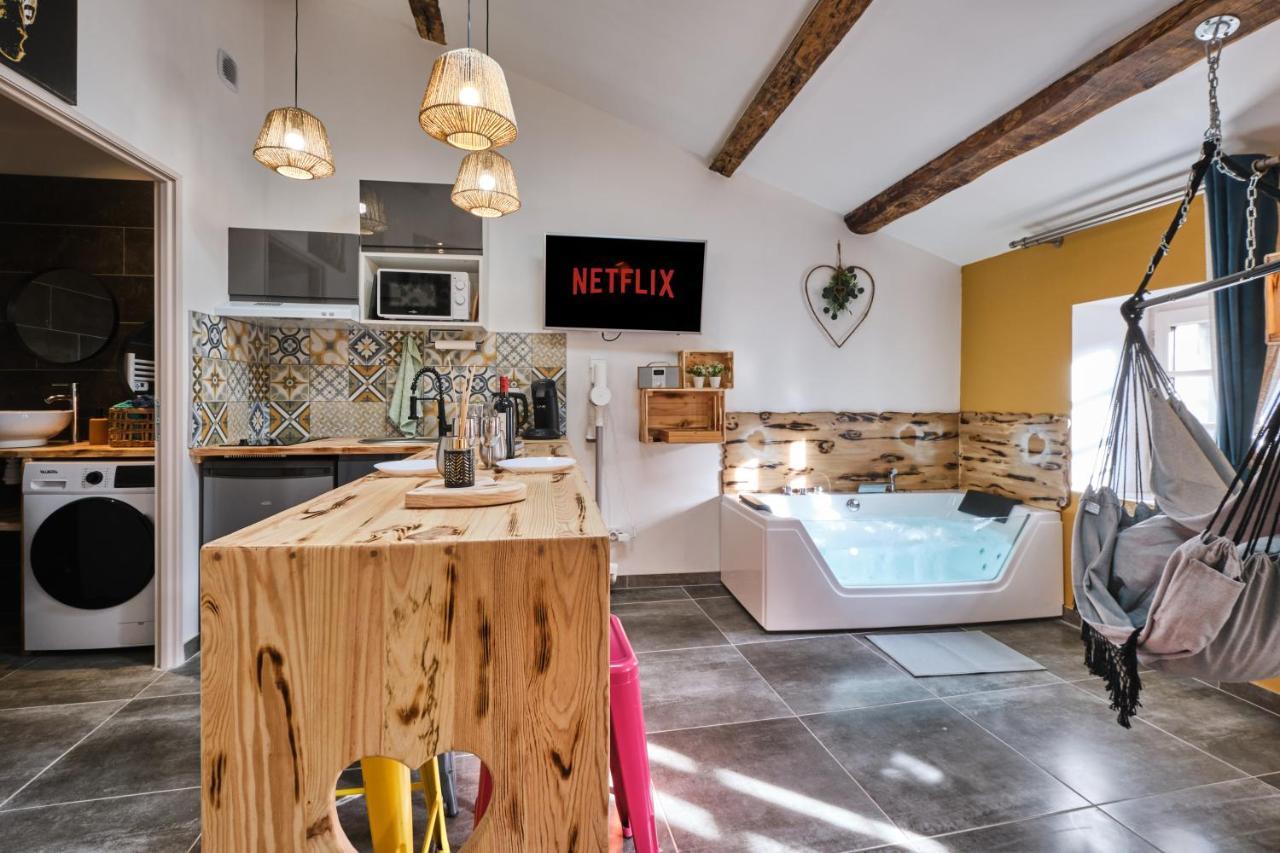 Place Carnot - Studio Tout Equipe Avec Jacuzzi Proche Toutes Commodites Carcassonne Exteriör bild