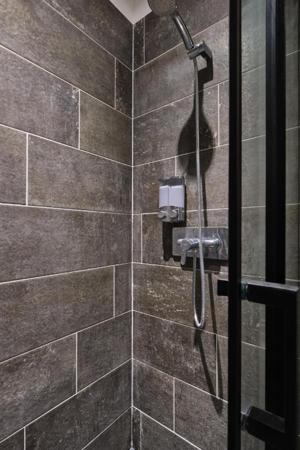 Place Carnot - Studio Tout Equipe Avec Jacuzzi Proche Toutes Commodites Carcassonne Exteriör bild