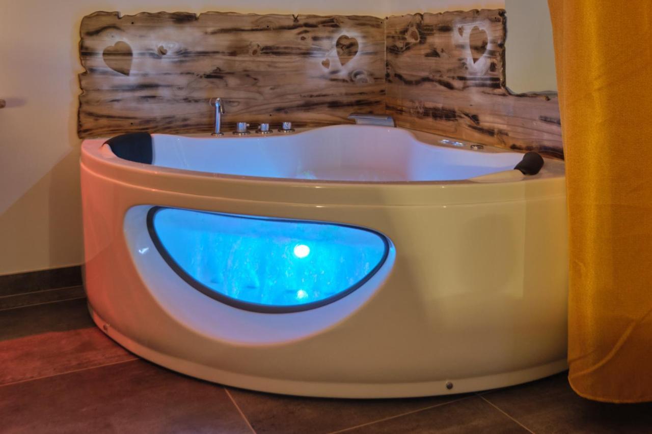 Place Carnot - Studio Tout Equipe Avec Jacuzzi Proche Toutes Commodites Carcassonne Exteriör bild