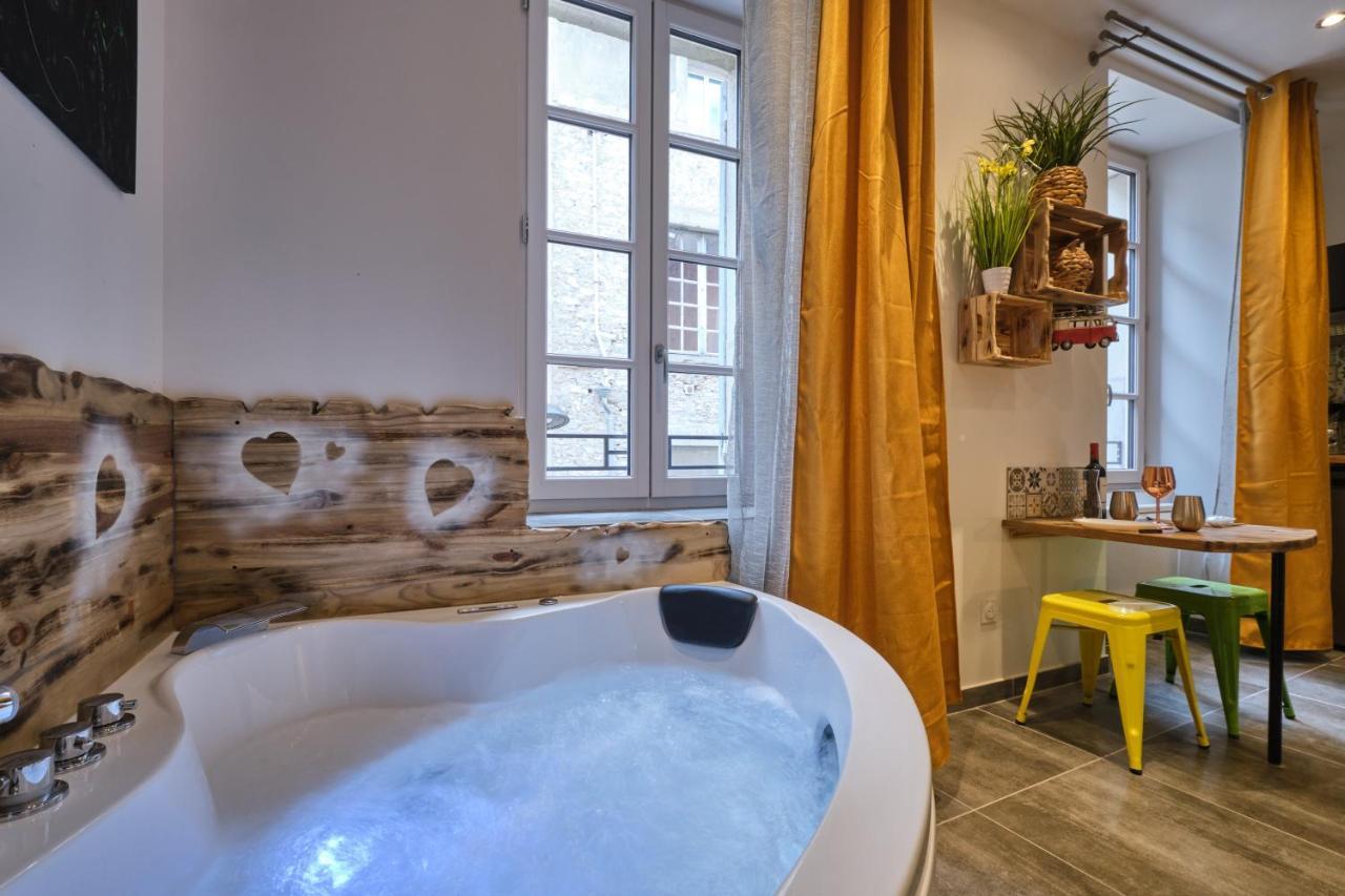 Place Carnot - Studio Tout Equipe Avec Jacuzzi Proche Toutes Commodites Carcassonne Exteriör bild