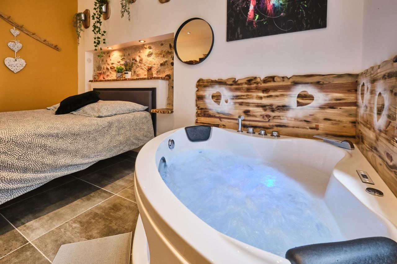 Place Carnot - Studio Tout Equipe Avec Jacuzzi Proche Toutes Commodites Carcassonne Exteriör bild
